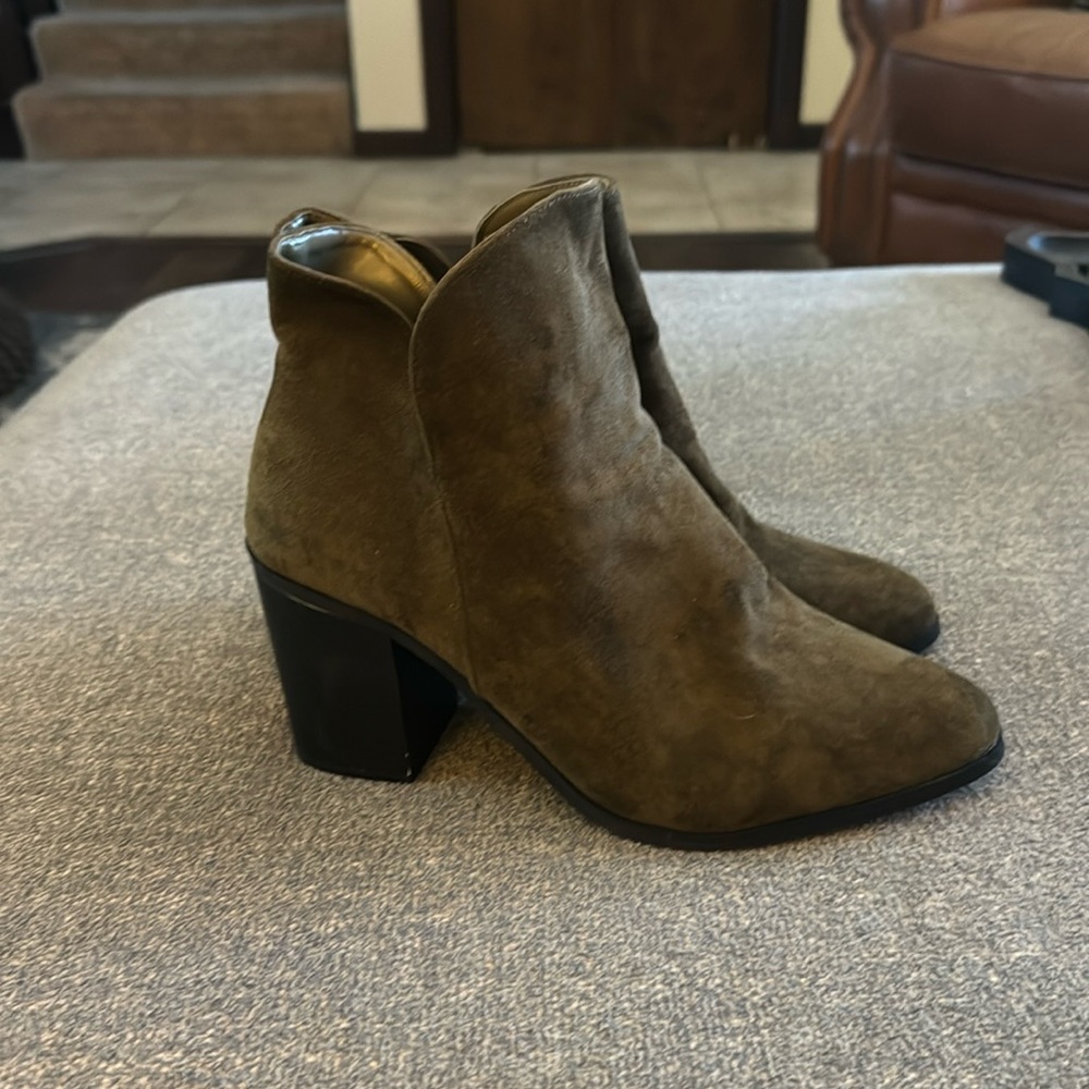 Lulus Olive Green Booties Women’s Size 8.5